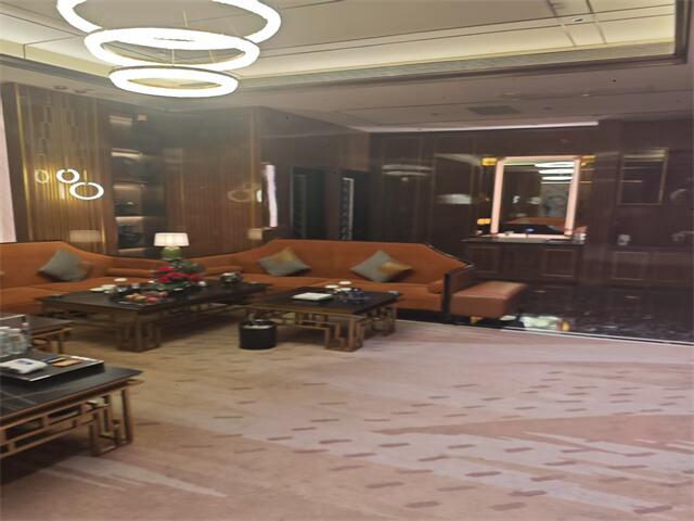 深圳夜场诚聘精英,高薪职位等你来,女性求职者需警惕欺诈