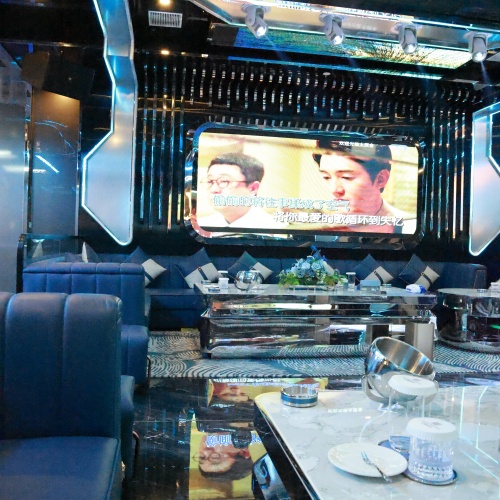 昭通顶级夜总会诚聘精英-新开KTV热招中，新员工享免费住宿福利